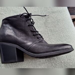 Softt Leather Laceup Ankle Boots Size Womens 8.5